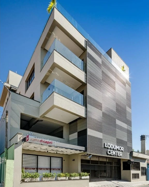 Fachada do edifício Lodumor Center, em Caçapava